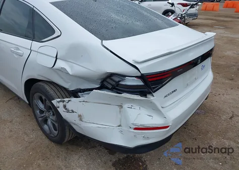 2024 Honda Accord Ex z USA, uszkodzony, nr VIN 1HGCY1F30RA071088